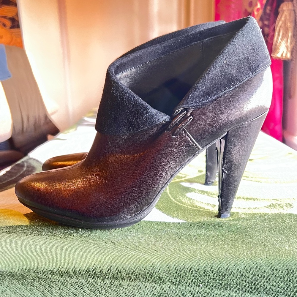 Coach Annika Heeled Leather Ankle Bootie, black - size 7